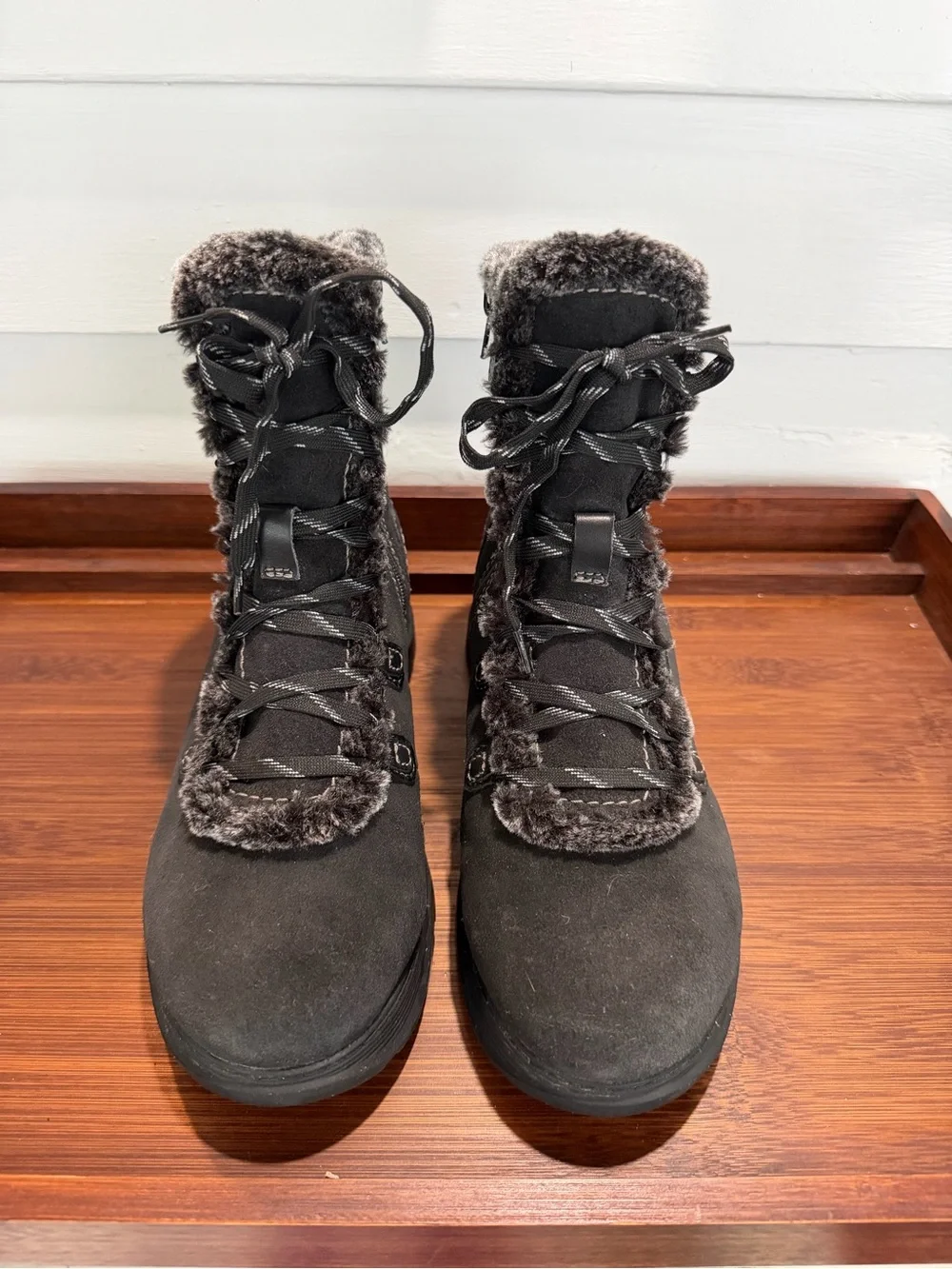 Clarks Black Faux Fur Lined Lace Up Winter Boots Size 8.5 EUC
